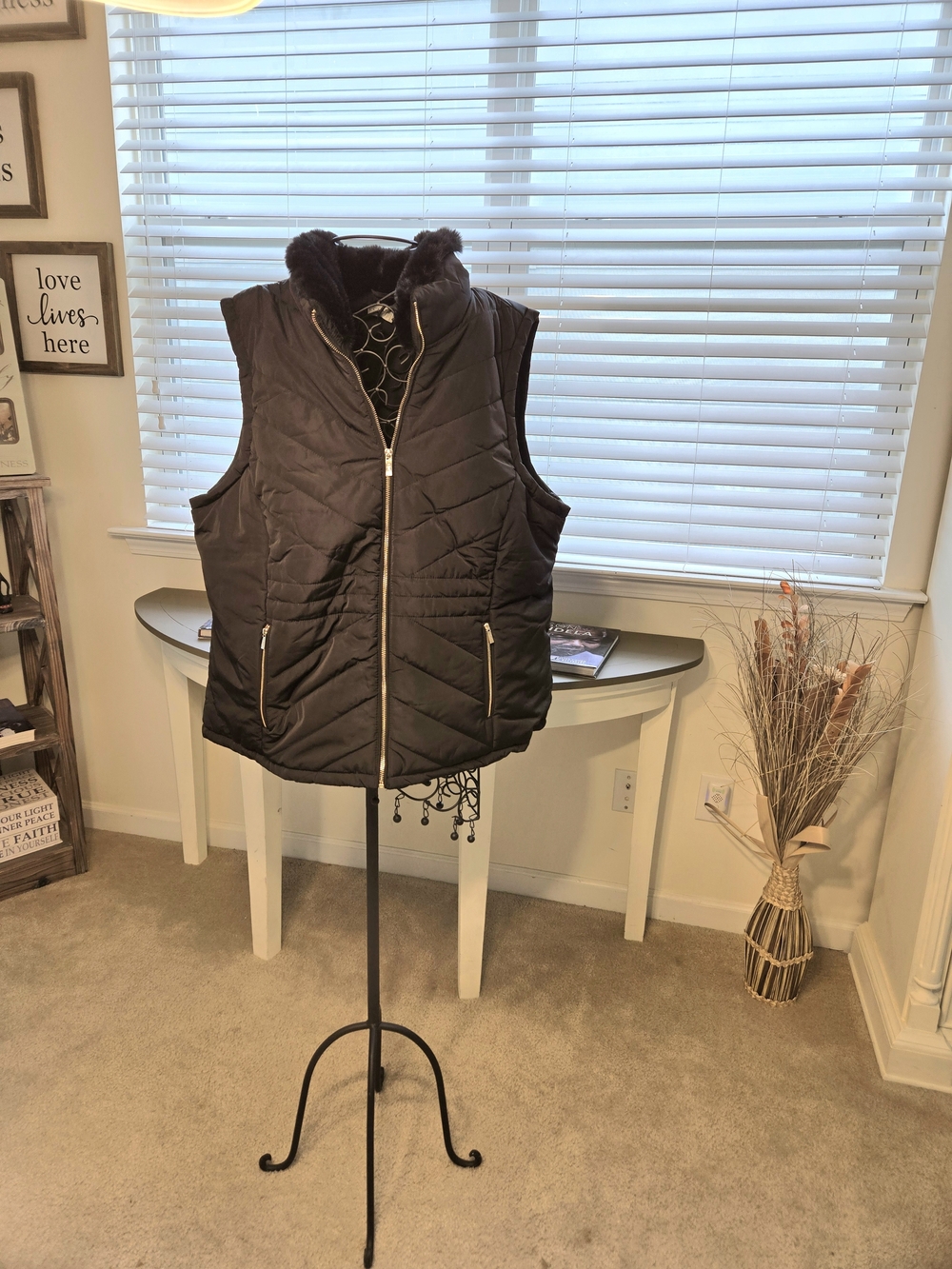 Carmen Marc Valvo Black Quilted Puffer Vest with Faux Fur Trim